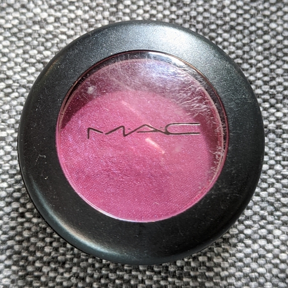 MAC Romping Bright Pink Magenta Eyeshadow - Picture 2 of 10